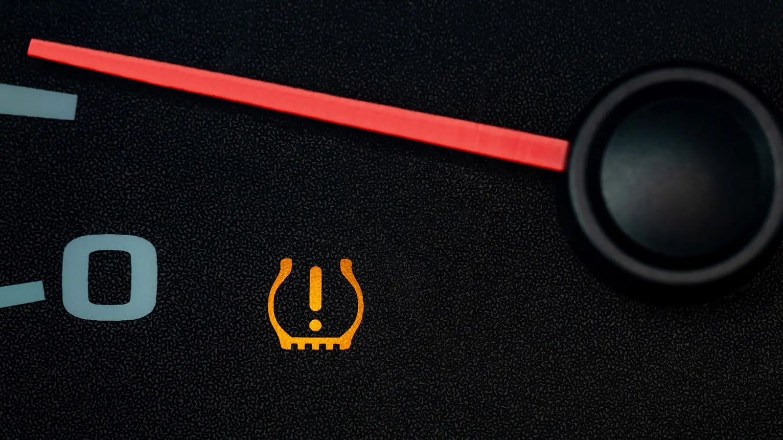 چراغ هشدار فشار باد لاستیک (TPMS) در پنل ابزار خودرو