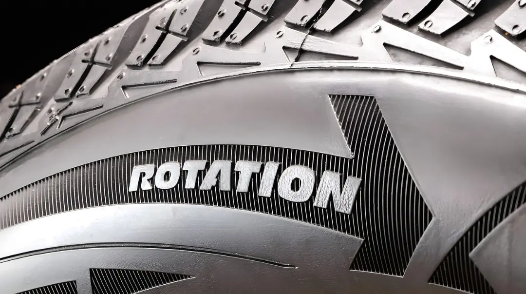 نشانگر جهت چرخش (Rotation) روی بدنه لاستیک خودرو