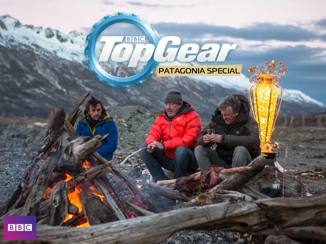 مجریان برنامه تاپ گیر (Top Gear) در کنار آتش در منطقه پاتاگونیا