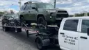 خودرو تویوتا (Toyota 4Runner) سبز رنگ روی تخت خودروبر