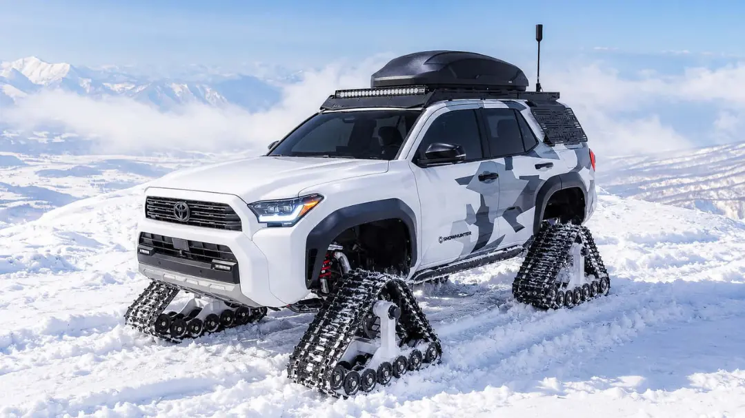 شاسی‌بلند تویوتا فوررانر (Toyota 4Runner) اسنوهانتر مجهز به زنجیر جایگزین چرخ در برف