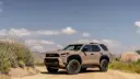 خودروی تویوتا 4Runner TRD Pro (Toyota 4Runner TRD Pro) قهوه ای در جاده خاکی