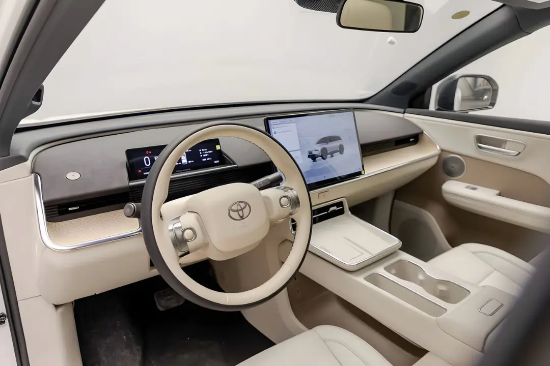 داشبورد و فرمان خودروی برقی تویوتا (Toyota) BZ3X با طراحی مدرن