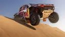خودرو تویوتا جی‌آر هایلوکس (Toyota GR Hilux) در حال پرش از تپه شنی