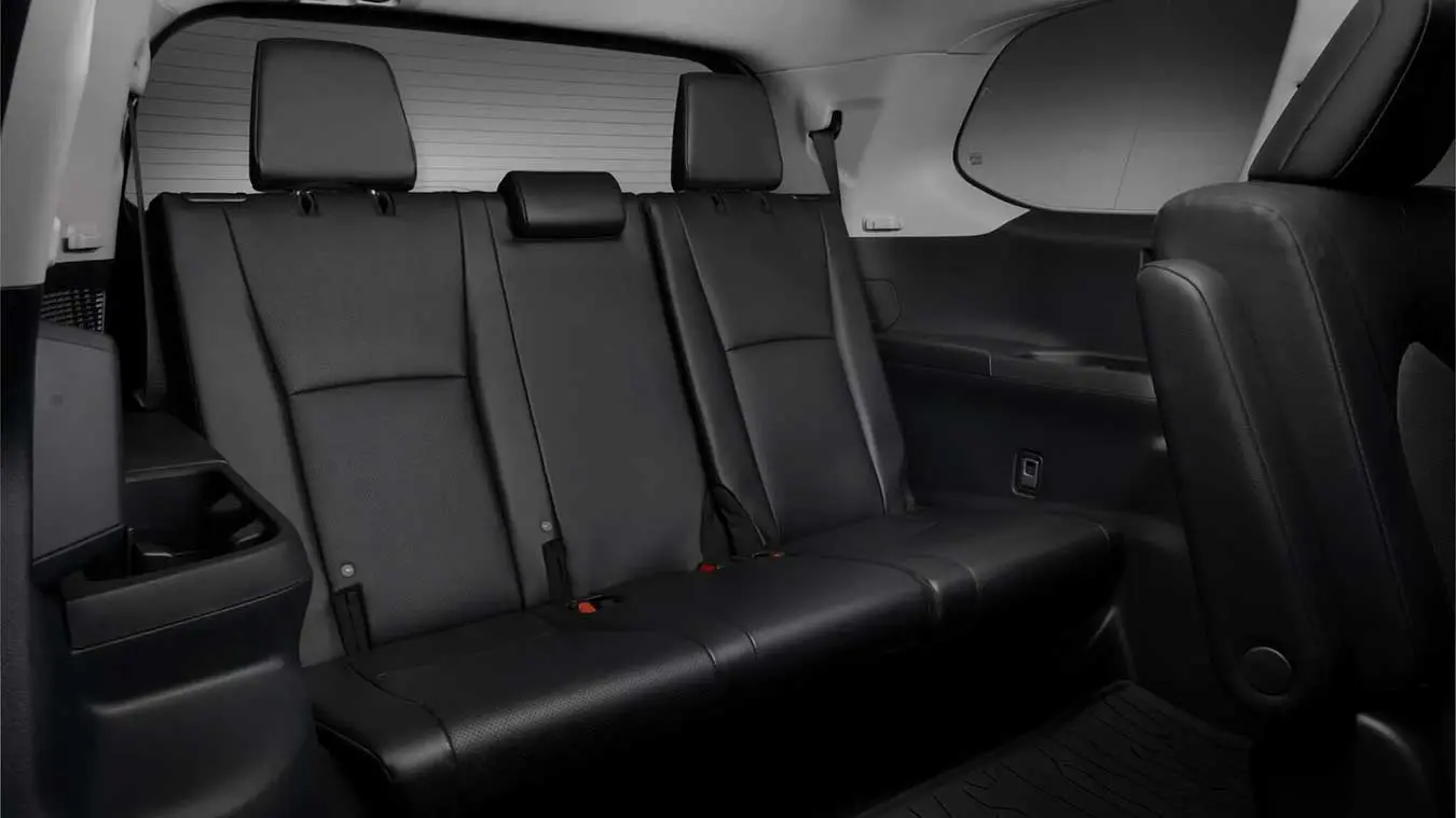 صندلی‌های چرمی مشکی بخش عقب خودروی تویوتا گرند هایلندر (Toyota Grand Highlander)