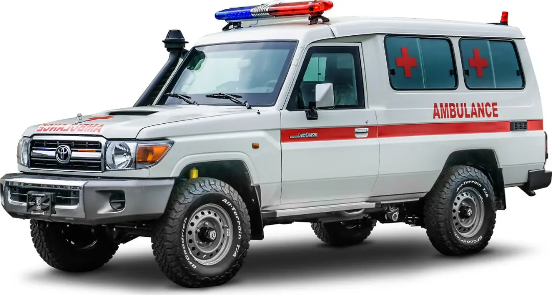 آمبولانس تویوتا لندکروزر (Toyota Land Cruiser) سفید با تجهیزات امداد و نجات