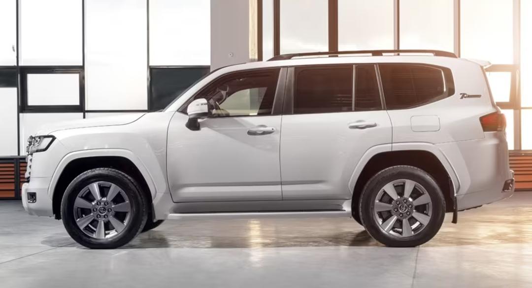 Toyota Land Cruiser (J300) new 