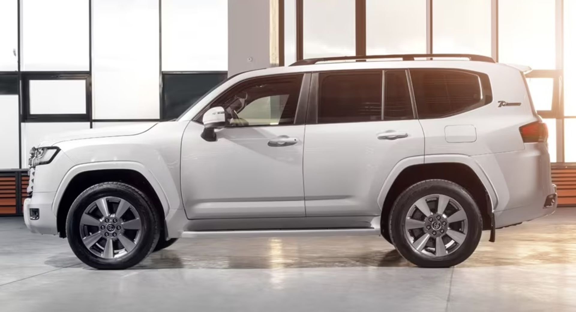 Toyota Land Cruiser (J300) new 