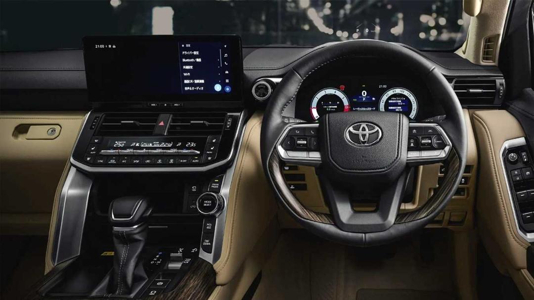 داشبورد و کابین داخلی تویوتا لندکروزر (Toyota Land Cruiser) مدل ۲۰۲۷ با نمایشگرهای دیجیتال
