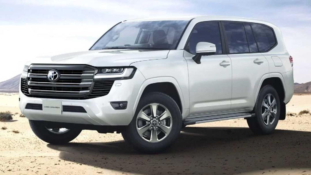 تویوتا لندکروزر (Toyota Land Cruiser) سری ۳۰۰ مدل ۲۰۲۷ با رنگ سفید در بیابان