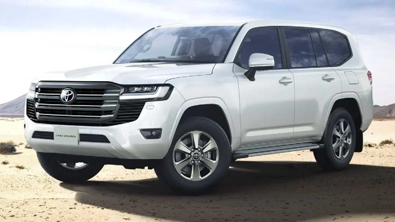 تویوتا لندکروزر (Toyota Land Cruiser) سری ۳۰۰ مدل ۲۰۲۷ با رنگ سفید در بیابان