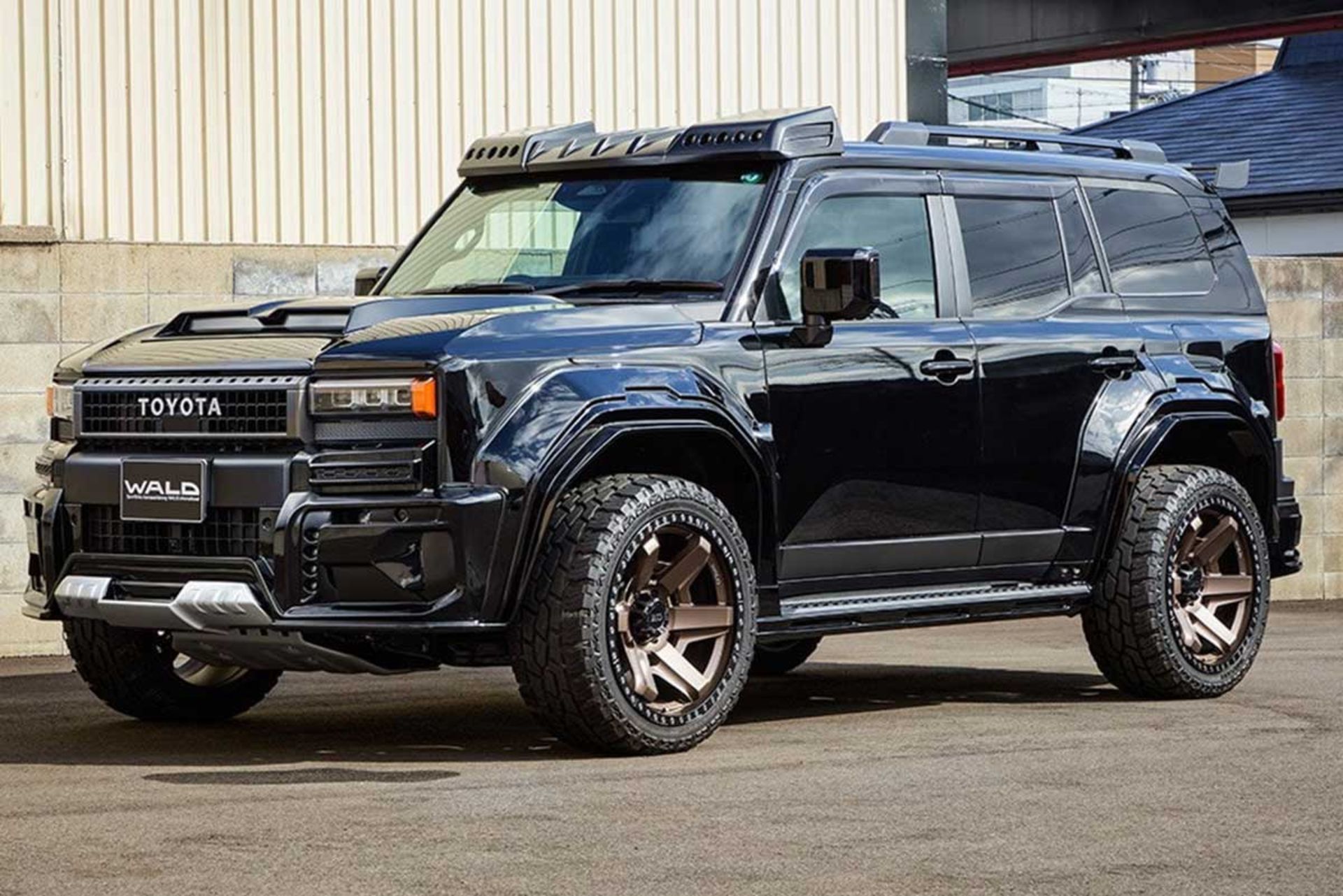 تویوتا لندکروزر پرادو با تیونینگ والد