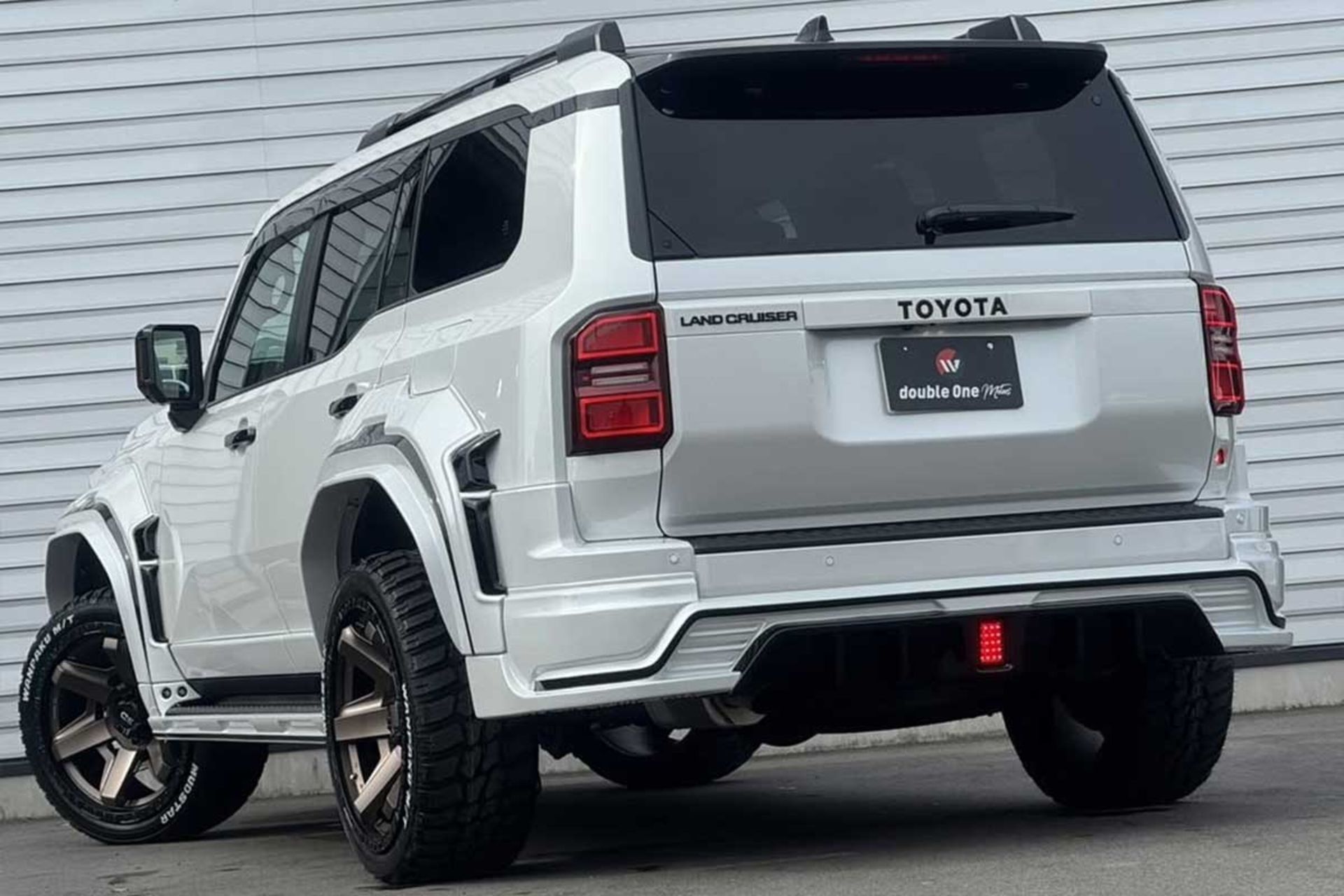 تویوتا لندکروزر پرادو با تیونینگ والد