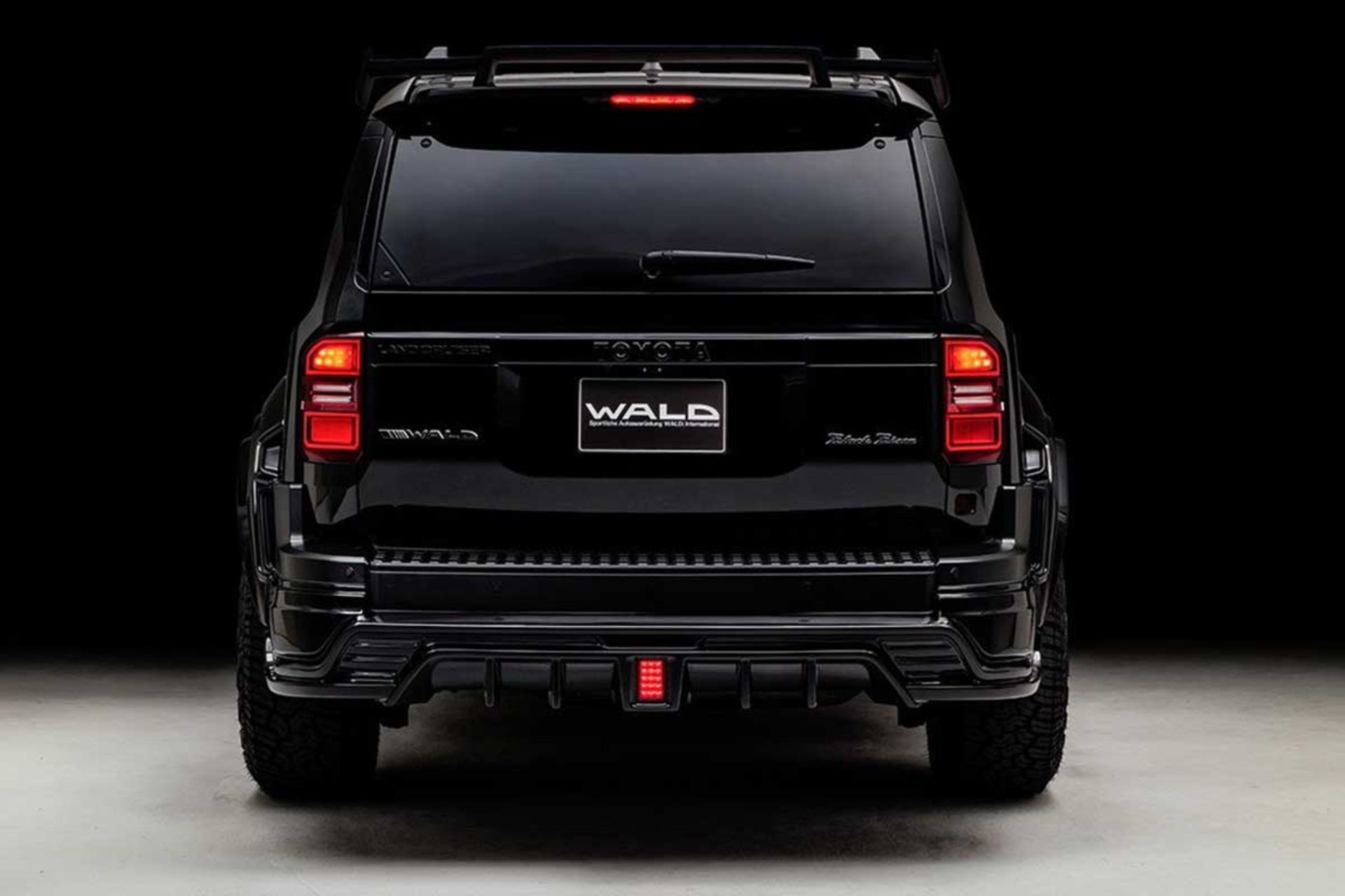 تویوتا لندکروزر پرادو با تیونینگ والد