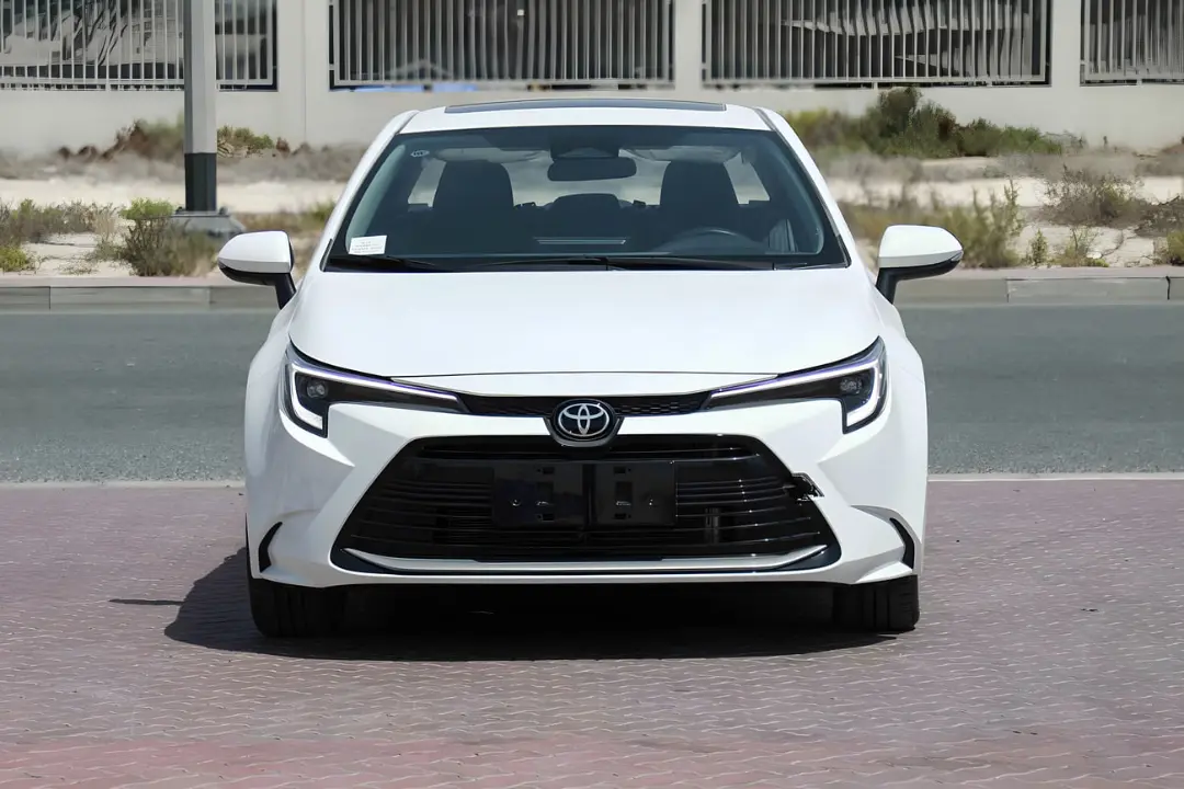 خودروی تویوتا لوین (Toyota Levin) مدل ۲۰۲۵ با رنگ سفید در نمای روبه‌رو