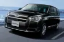 خودرو استیشن تویوتا پروباکس (Toyota Probox) در حال حرکت در جاده
