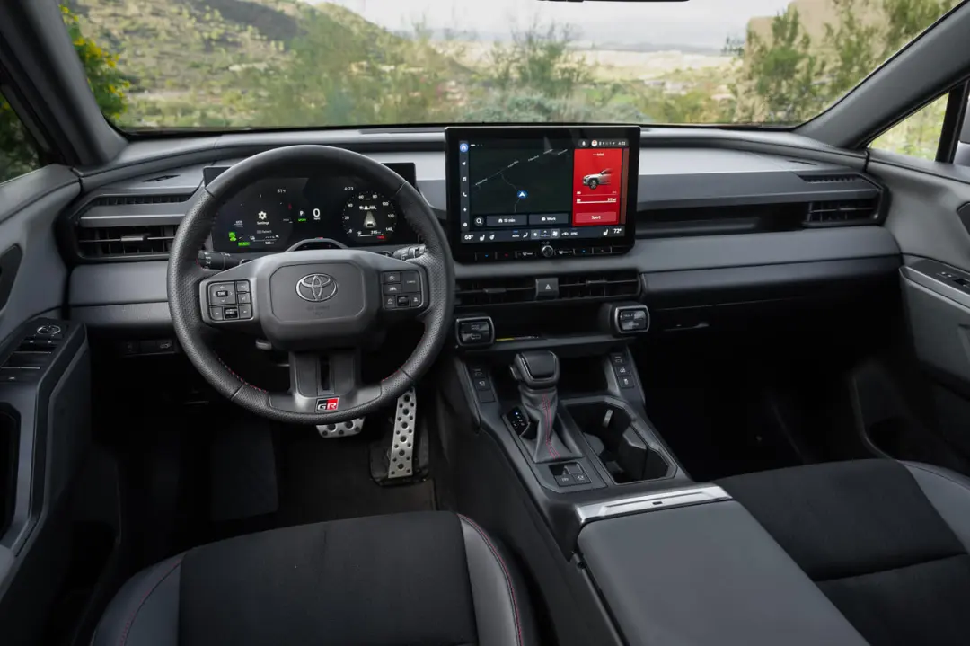 طراحی داخلی و داشبورد خودروی تویوتا راو۴ (Toyota RAV4) مدل ۲۰۲۶