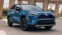 خودرو تویوتا RAV4 (Toyota RAV4) آبی رنگ در نمای سه چهارم جلویی