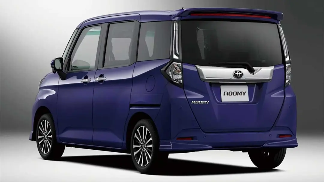 مینی‌ون تویوتا رومی 2027 نمای عقب