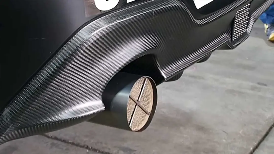 اگزوز خودروی تویوتا (Toyota) GR86 با بدنه فیبر کربن