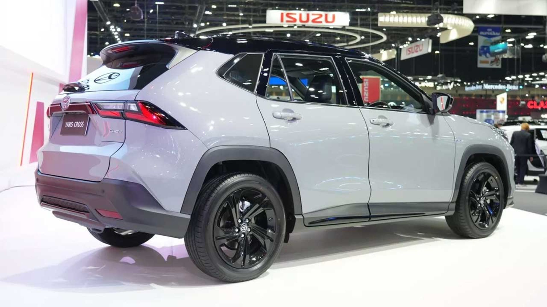 تویوتا یاریس کراس نایت‌شید 