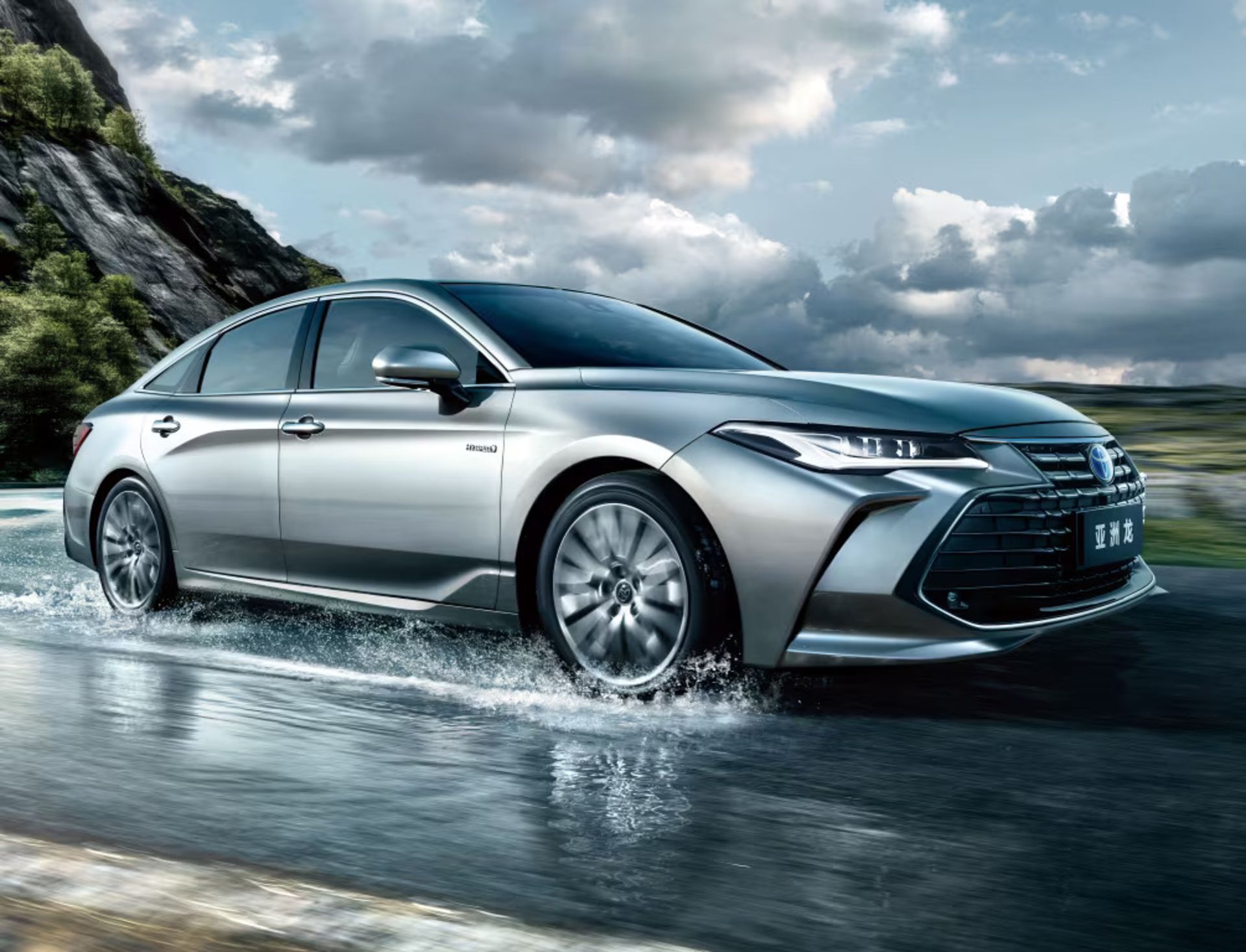 toyota avalon hybrid iran 