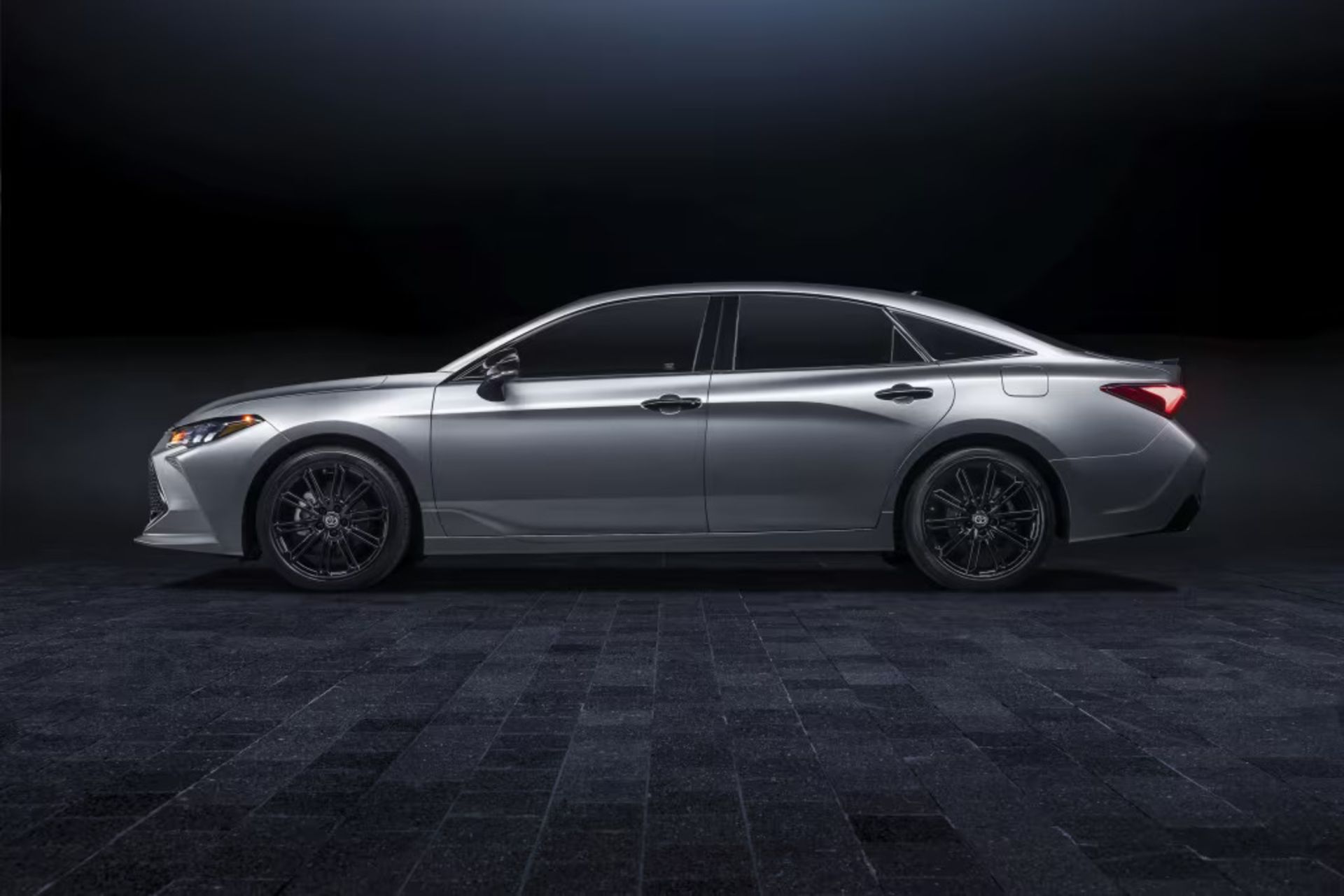 toyota avalon hybrid iran 