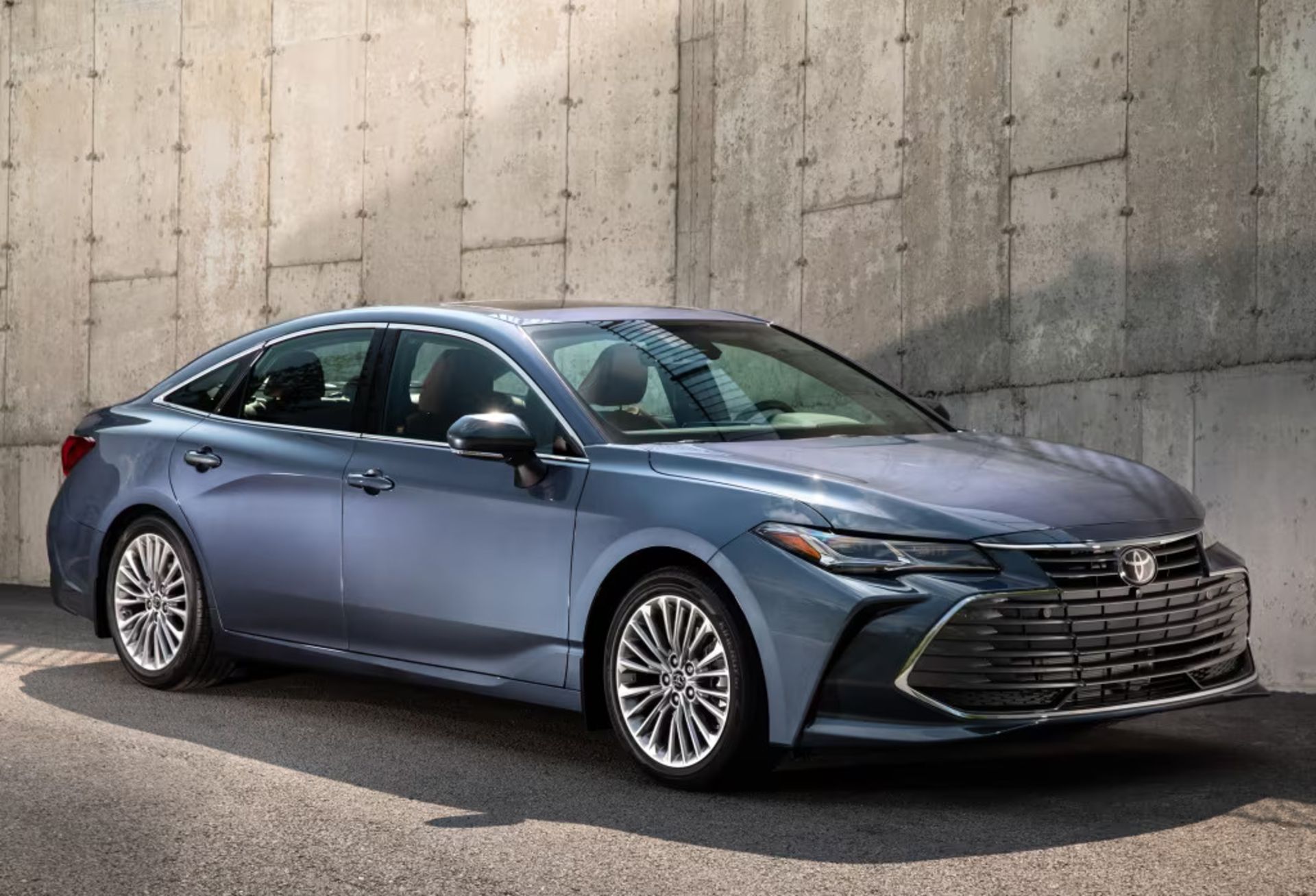 toyota avalon hybrid iran 