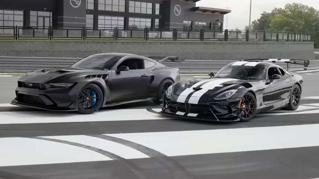 فورد موستانگ GTD (Ford Mustang GTD) و دوج وایپر ACR (Dodge Viper ACR) در پیست مسابقه