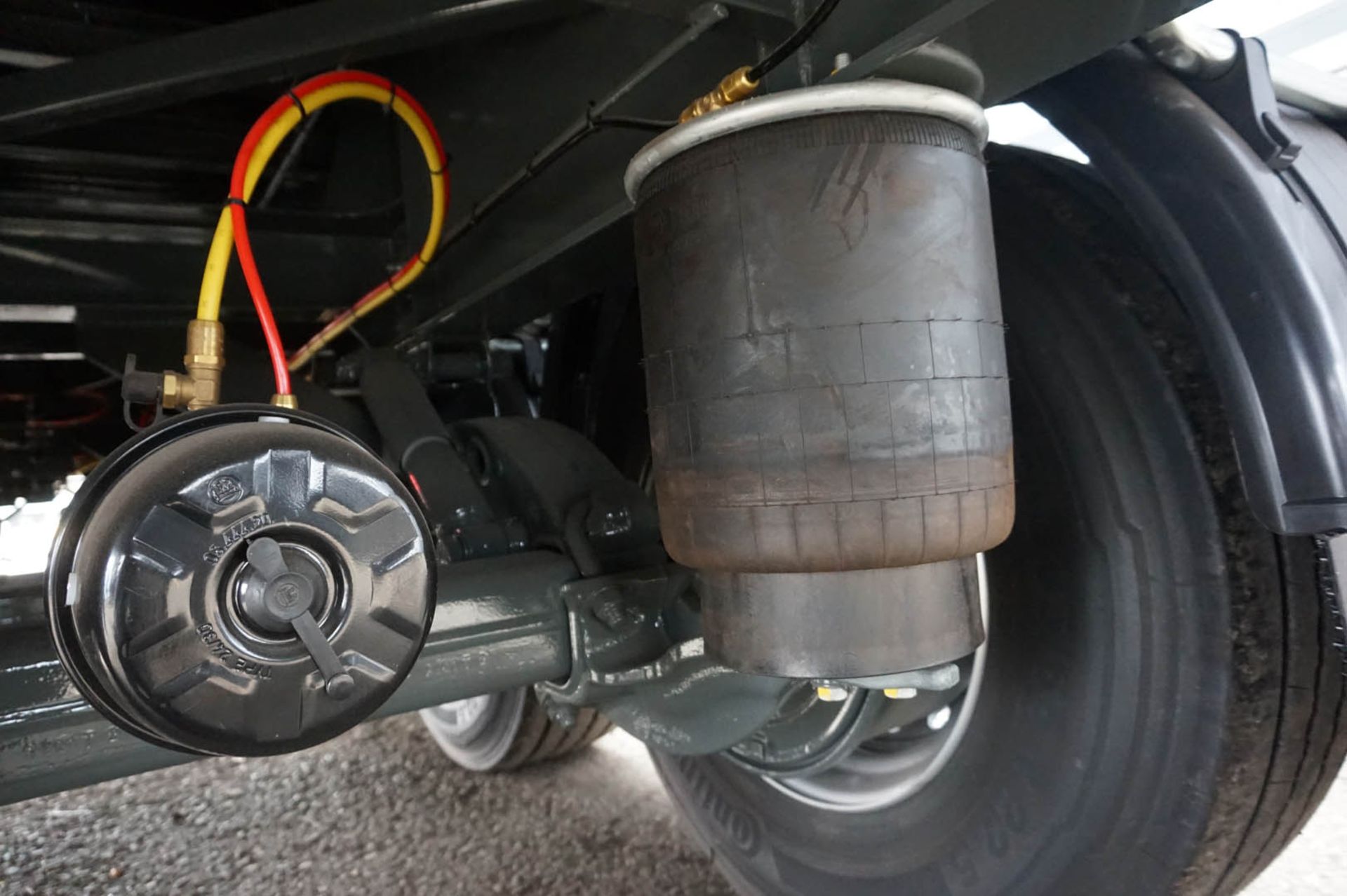 سیستم تعلیق ecas