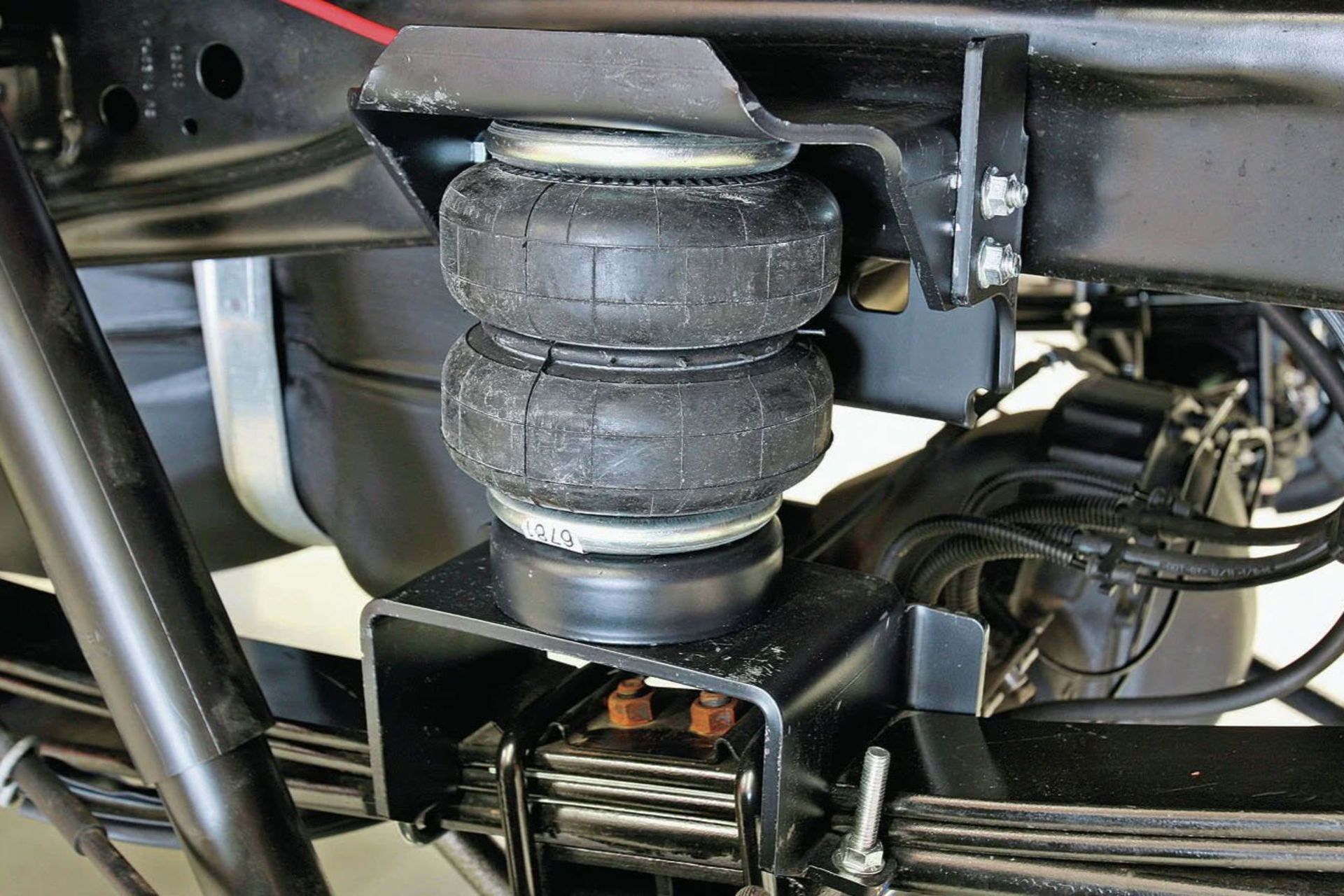 تعلیق بادی کامیون