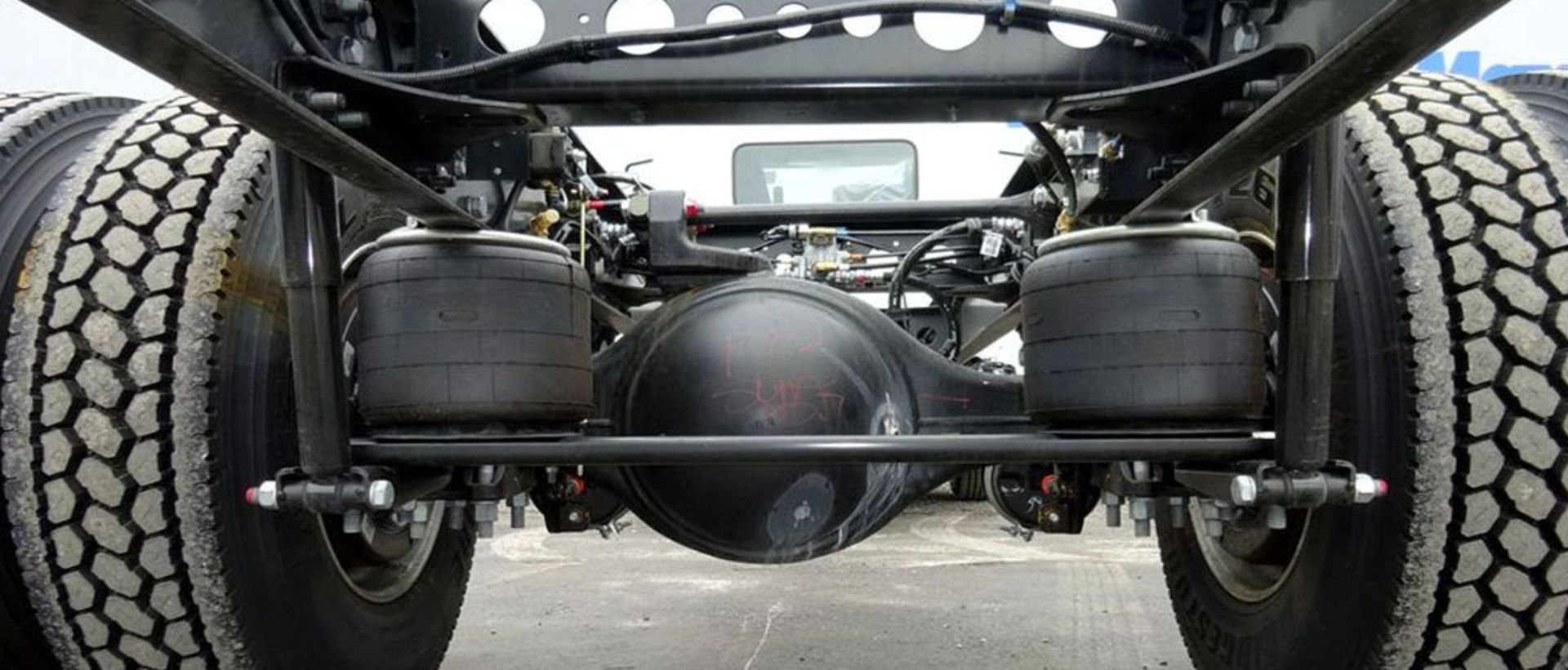 تعلیق بادی کامیون