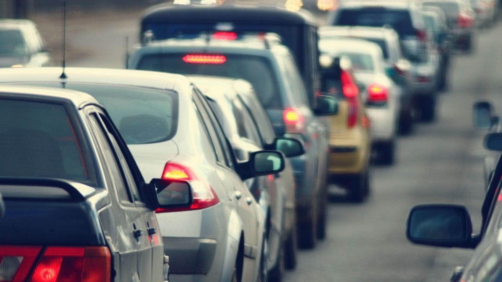 توقف خودروها در ترافیک