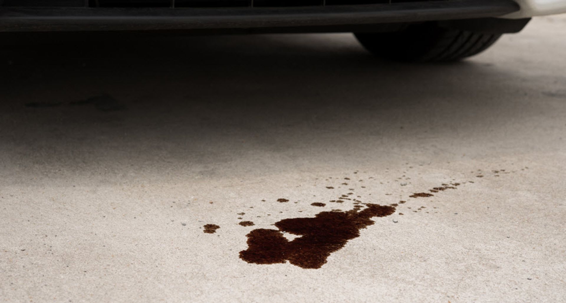 لکه های روغن گیربکس زیر ماشین