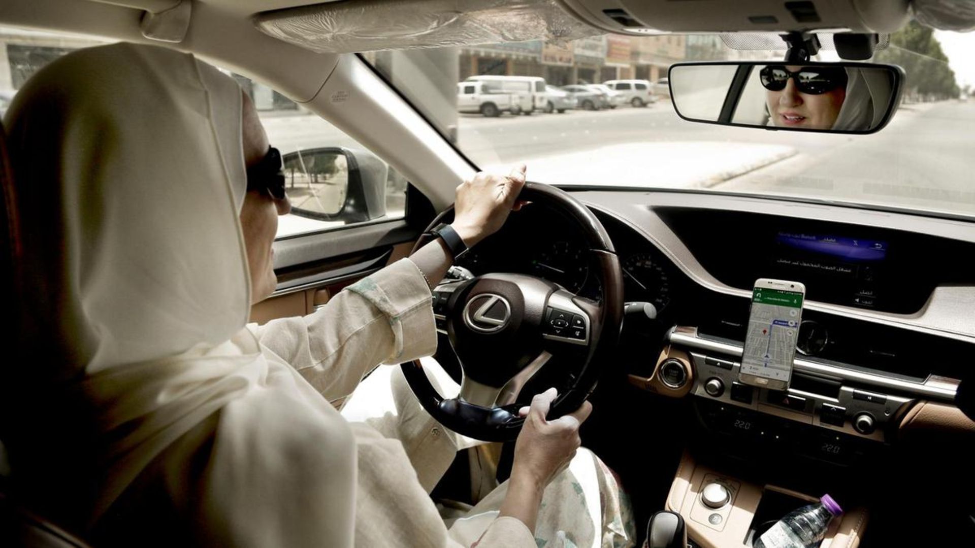 خانم راننده تاکسی