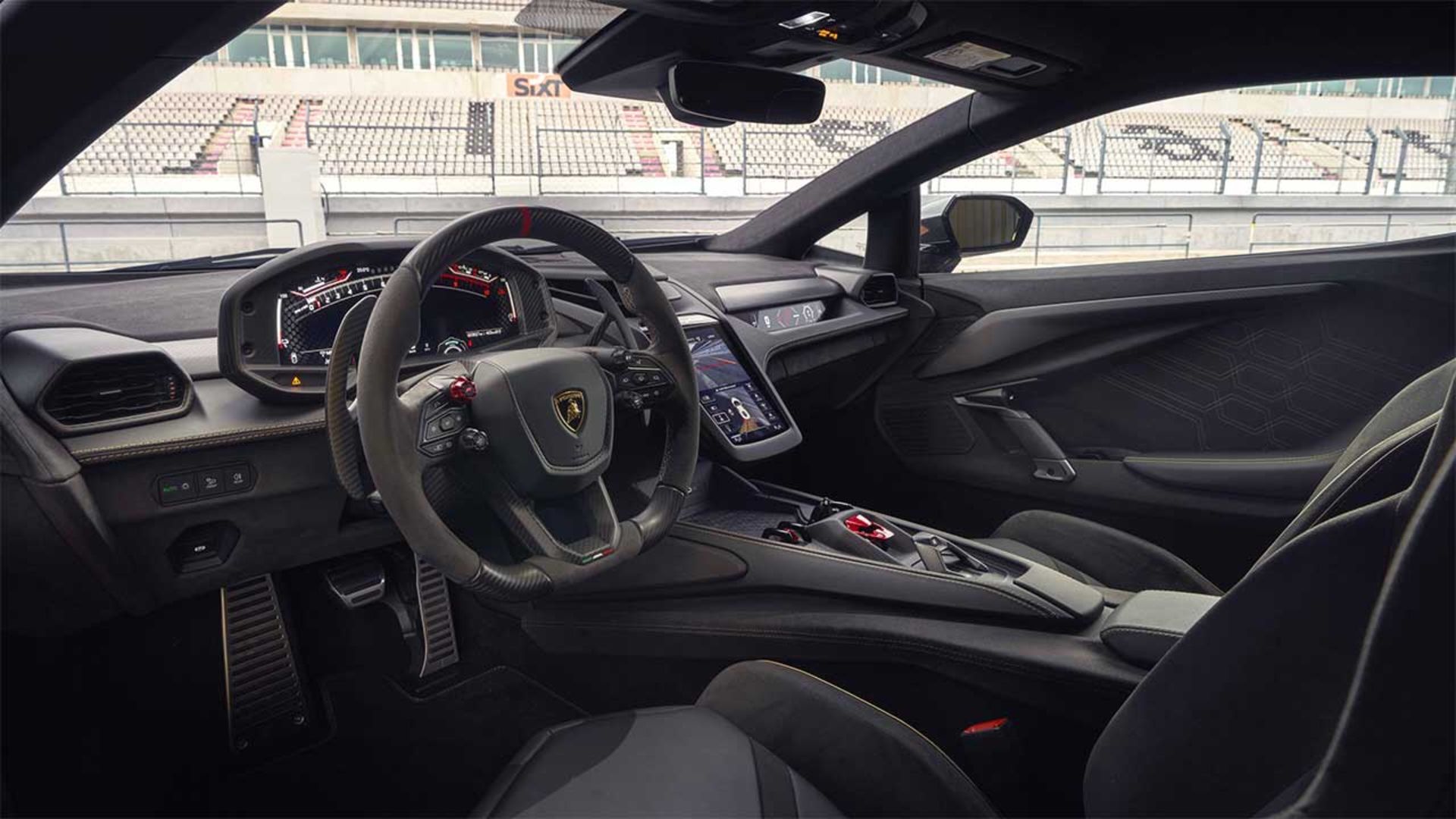 نبرد لامبورگینی، فراری و آستون‌مارتین V12