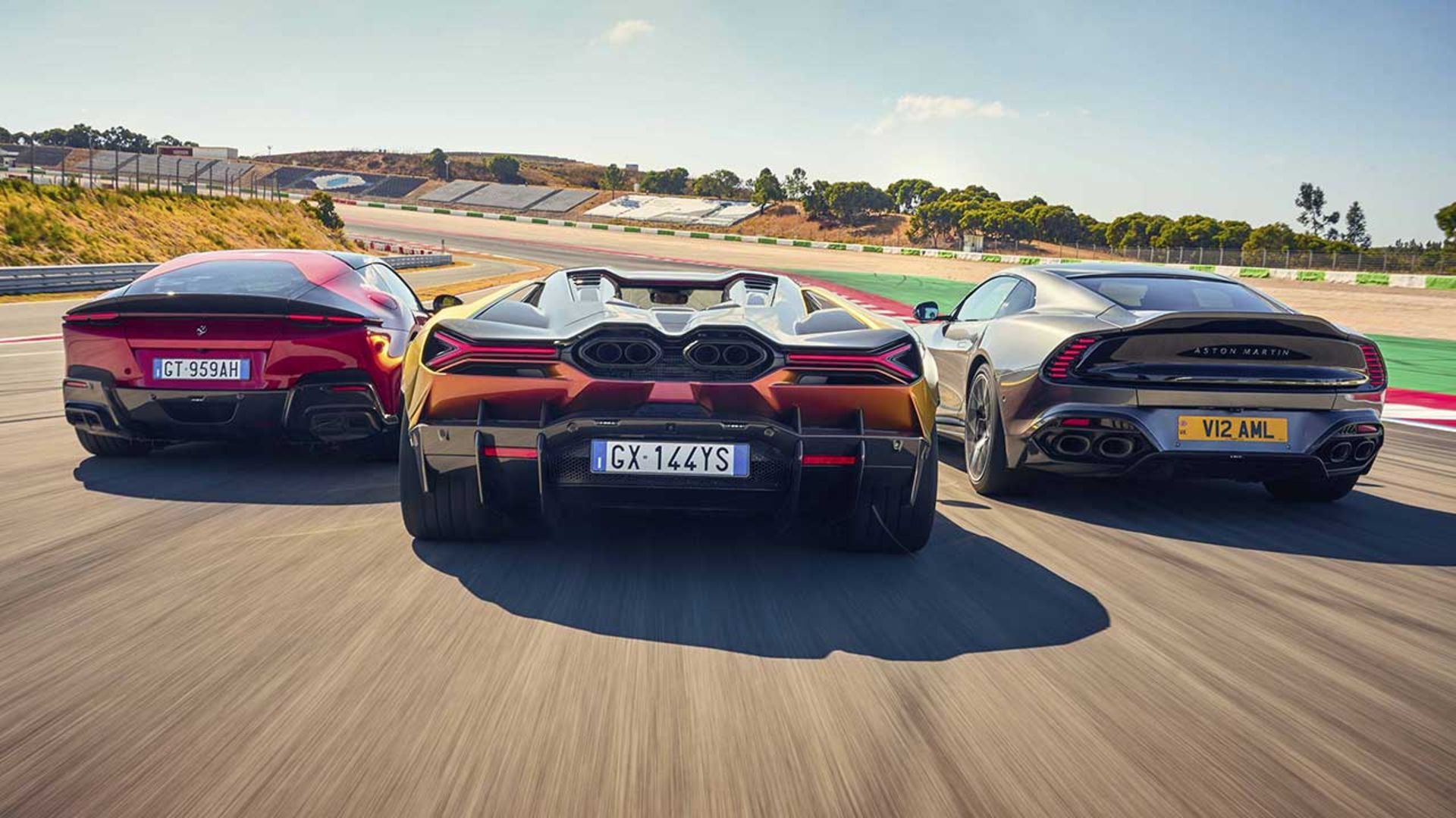 نبرد لامبورگینی، فراری و آستون‌مارتین V12