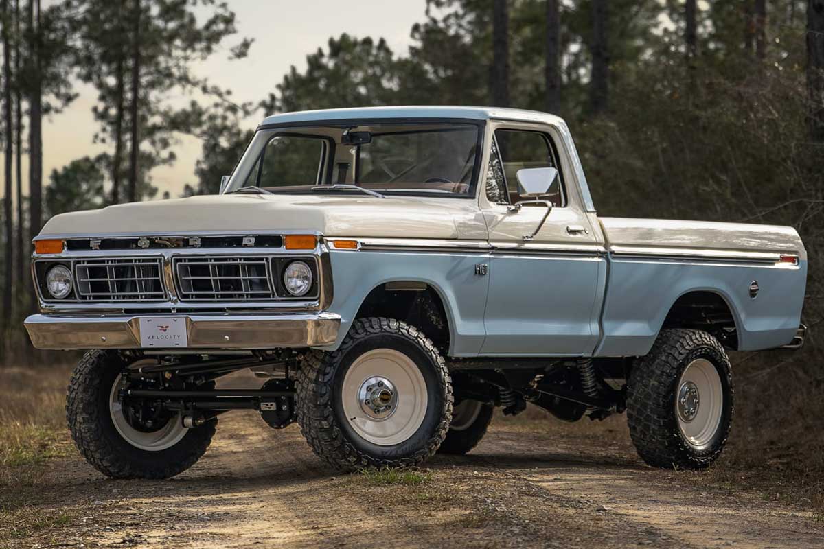 بازتولید فورد F150 دهه ۷۰ با پیشرانه V8 مدرن موستانگ و ۴۶۰ اسب بخار