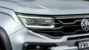 چراغ و جلوپنجره خودروی فولکس‌واگن آمانوک دبلیو۶۰۰ با نشان VW