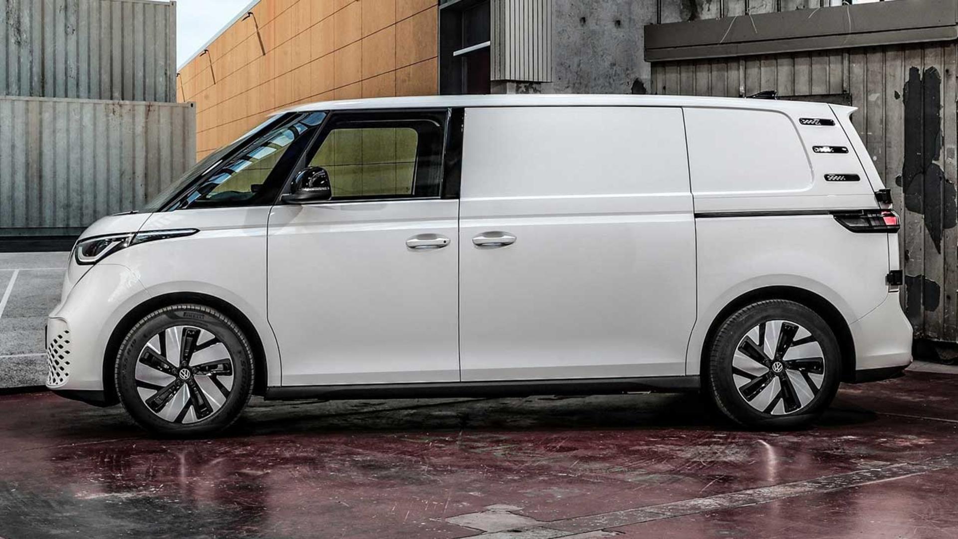 ون برقی فولکس‌واگن (Volkswagen ID.Buzz) کارگو با بدنه سفید و طراحی مدرن
