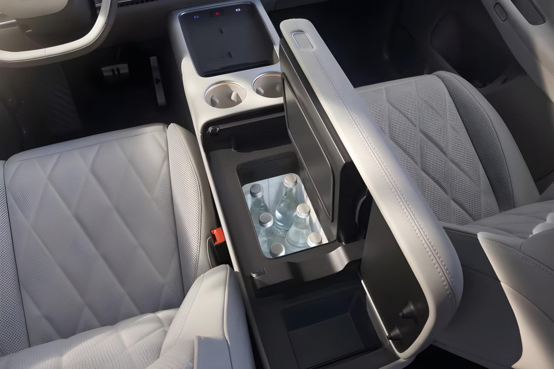 صندلی‌ها و کنسول میانی خودروی فولکس‌واگن (Volkswagen) ID.ERA 9X با طراحی مدرن