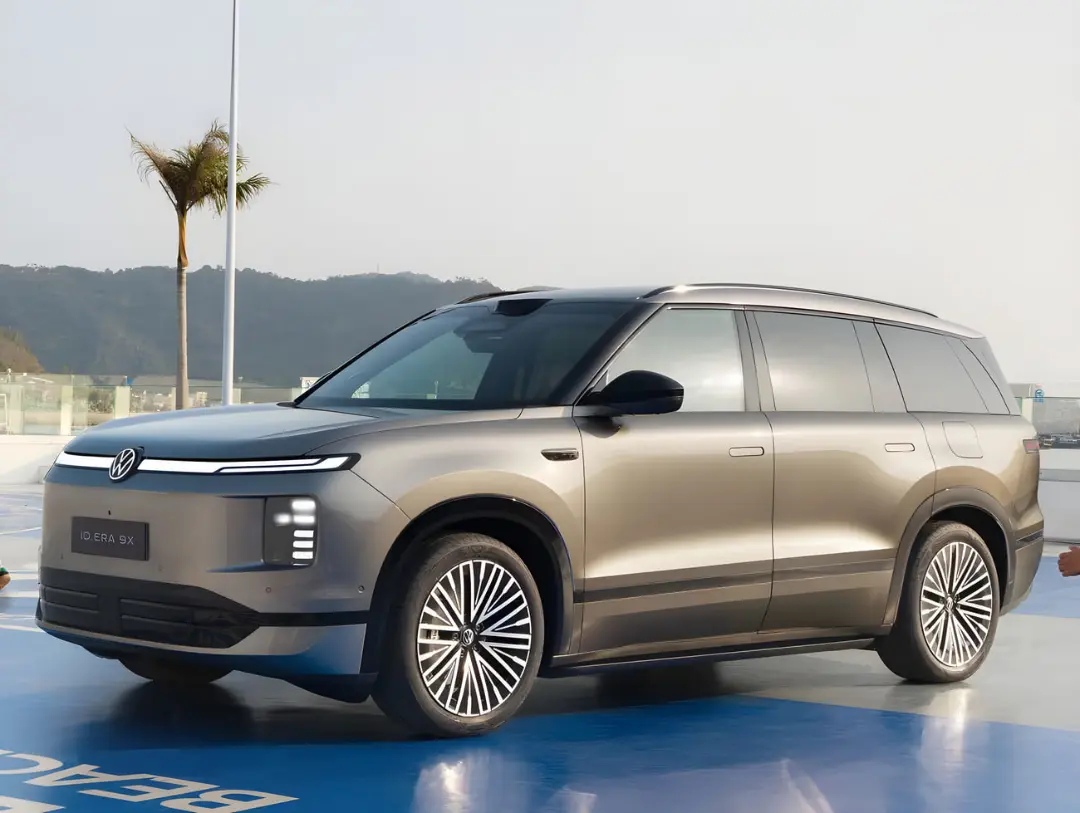 خودرو فولکس‌واگن (Volkswagen) مدل ID.ERA 9X با رنگ برنزی متالیک