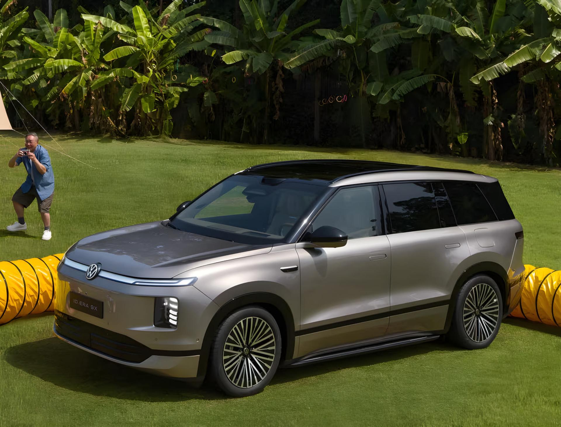 خودرو فولکس‌واگن (Volkswagen) مدل ID.ERA BX در فضای سبز