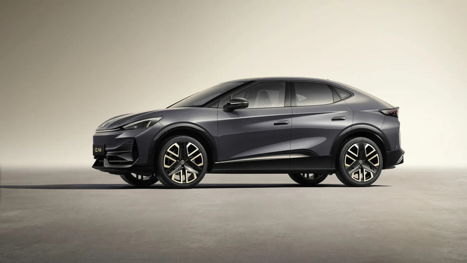 خودرو برقی فولکس‌واگن (Volkswagen ID.UNYX) با رنگ خاکستری در نمای جانبی