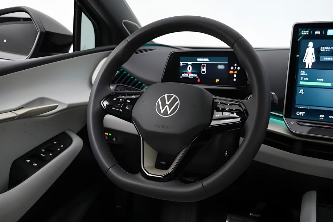نمای داخلی و فرمان خودرو فولکس‌واگن (Volkswagen) ID.UNYX با نمایشگرهای دیجیتال