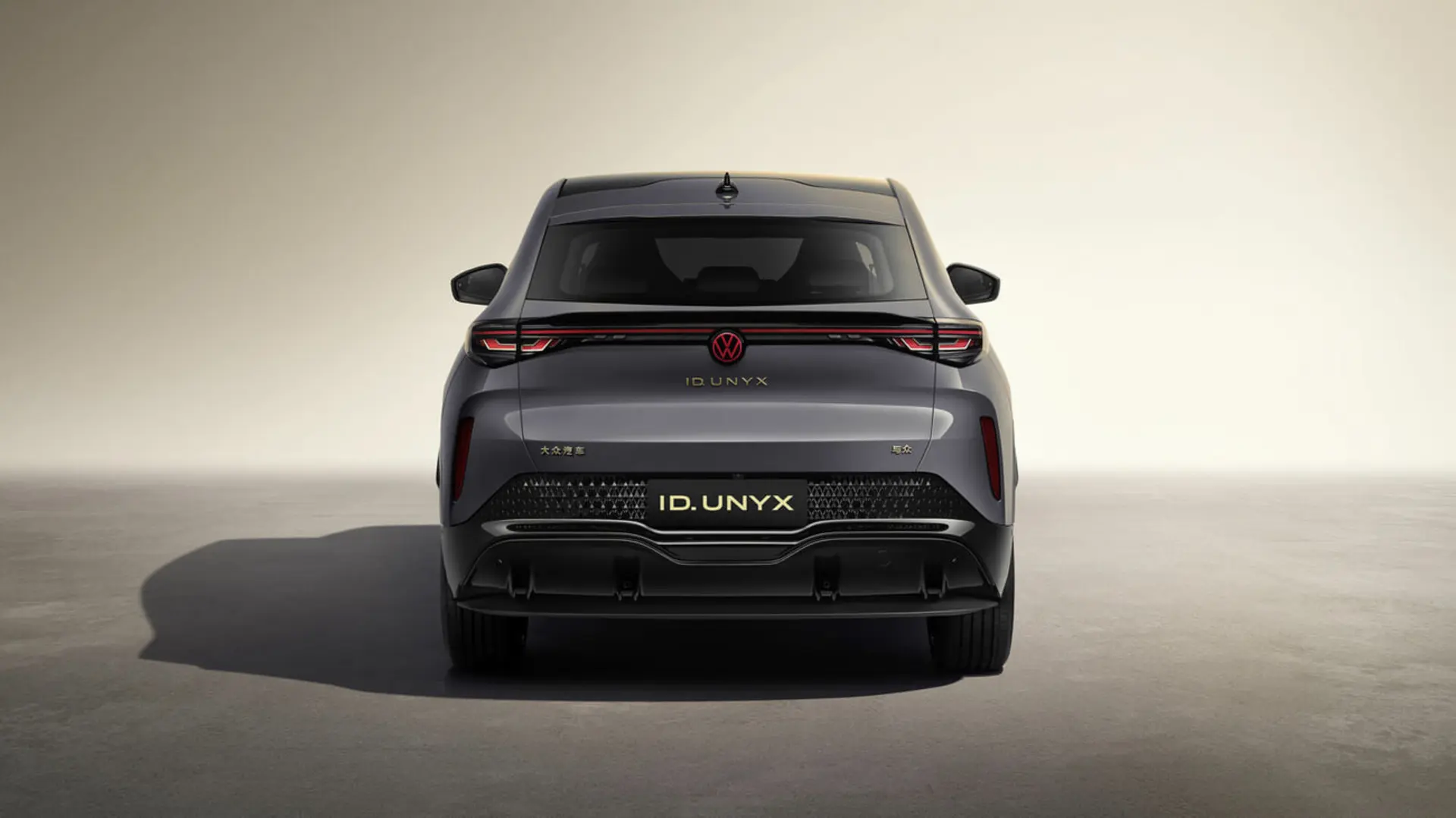 نمای عقب خودروی برقی فولکس‌واگن (Volkswagen) ID.UNYX با چراغ‌های قرمز