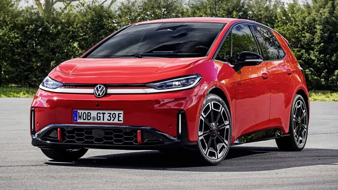 خودروی فولکس‌واگن (Volkswagen) مدل ID.3 GTI با رنگ قرمز و طراحی هاچ‌بک برقی