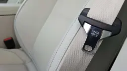 کمربند ایمنی (Seat Belt) با نوشته Since 1959 روی صندلی خودرو