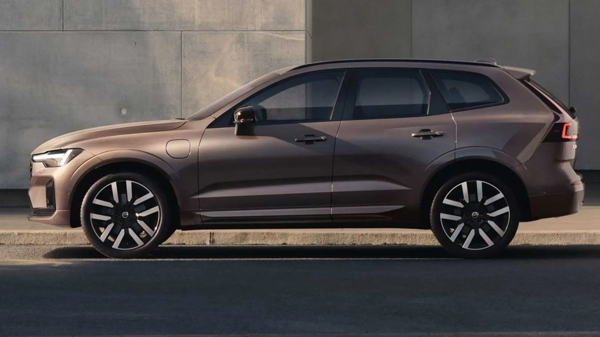 ولوو XC60 مدل 2027 نمای کناری