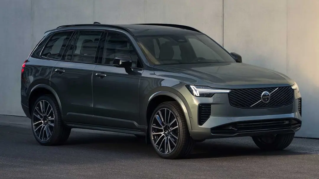 خودروی ولوو XC90 (Volvo XC90) مدل ۲۰۲۷ با رنگ خاکستری متالیک